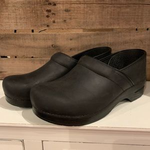 NWOT Dansko Matte Black Clog Size 43